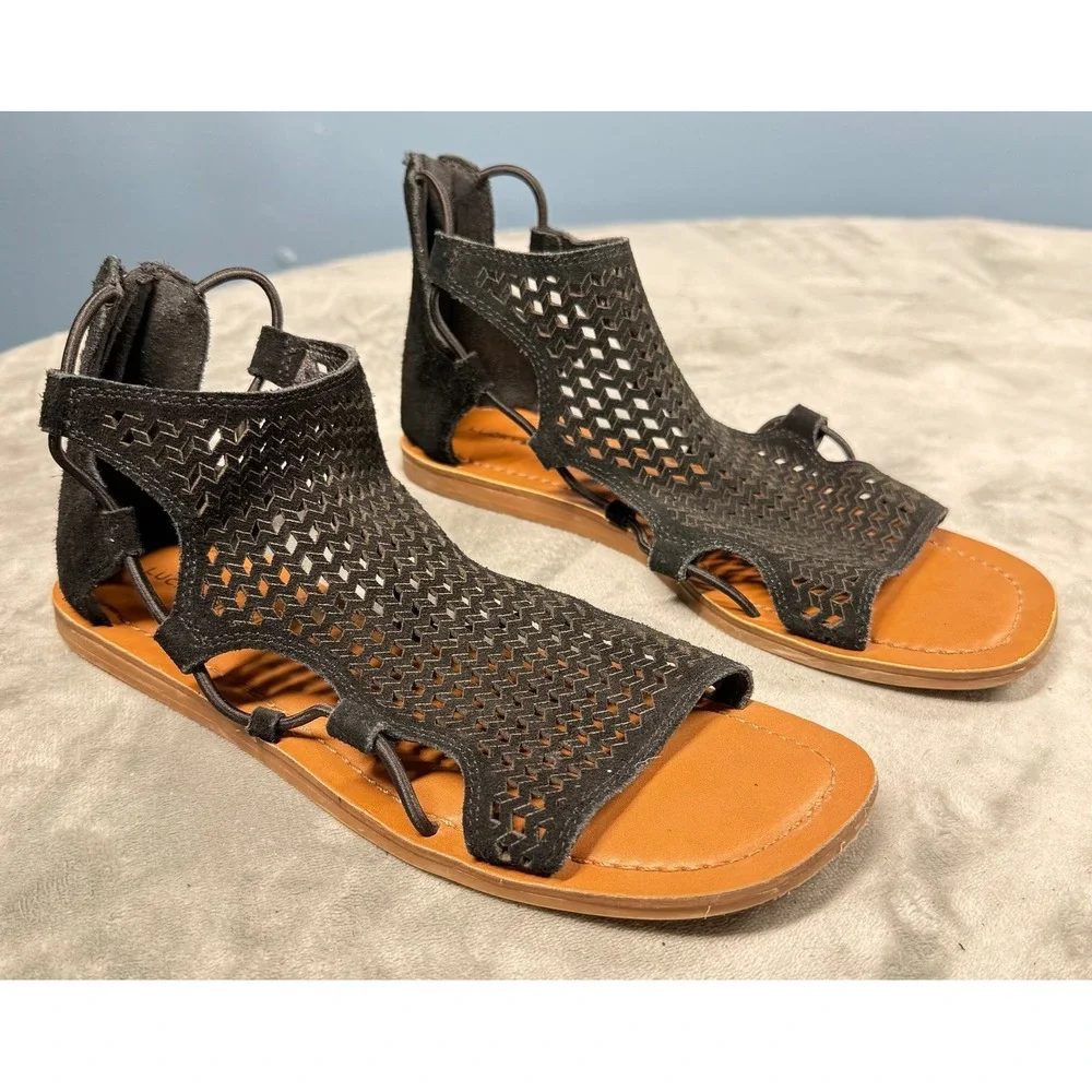 Lucky Brand Sandals Womens 8.5 Black Perforated Suede Gladiator Zip